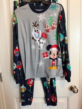 Disney Mickey & Friends Holiday Pajama Set - Gray & Navy